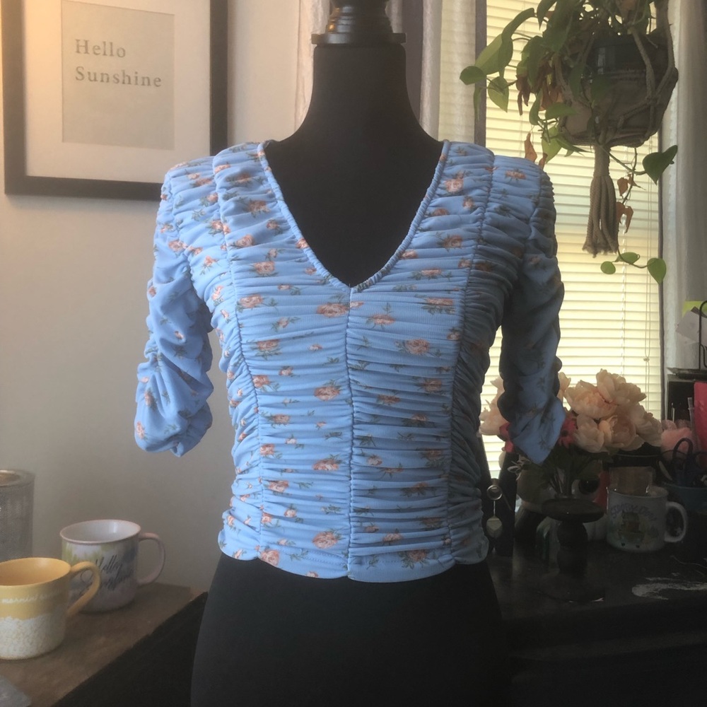 Zara Rouched V-Neck - Pastel Blue w/ Flowers
Size X-Small